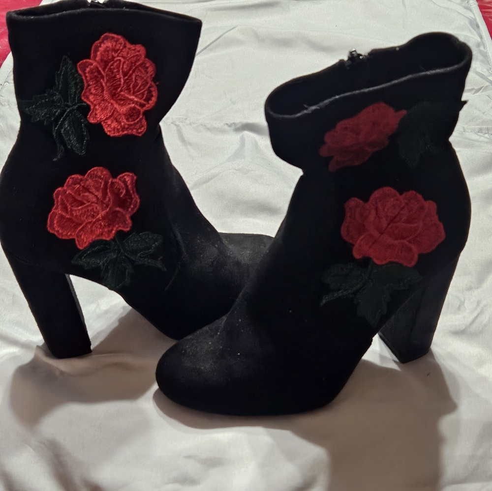 Bamboo black/faux suede/rose, Valentine, embroidered ankle booties, size 6